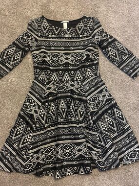 h&m black and white long sleeve dress Ladies - Black/Zebra print Cotton Wrap - Size: L Chest 36 Waist 34 Length 34M H&M Patterned Viscose Dress |